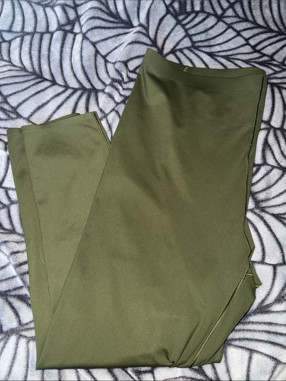 NWOT Adidas Women’s Olive Green Leggings - Size 2XL